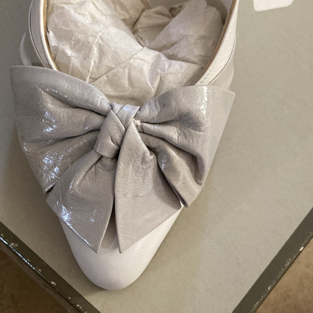 Albert Nipon Beautiful Leather Shoes - image 3